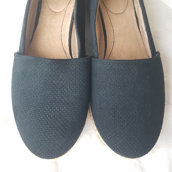 Life Stride Black and Tan Wedges - Picture 6 of 16